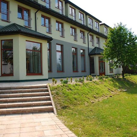 Hotel Dyminy 凯尔采 外观 照片
