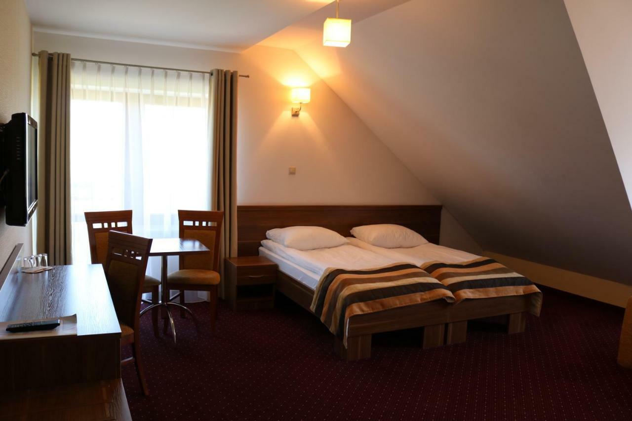 Hotel Dyminy 凯尔采 外观 照片